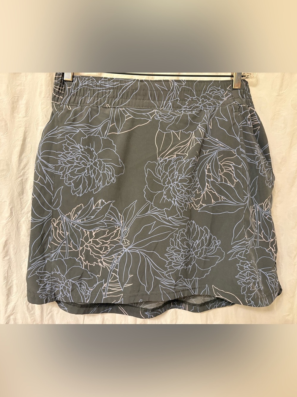 Columbia skort with pockets. Size XL.